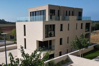 Grazioso appartamento con due camere da letto in un nuovo edificio all'interno del resort