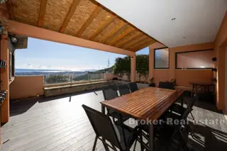 Casa con vista aperta sul mare e sulle isole