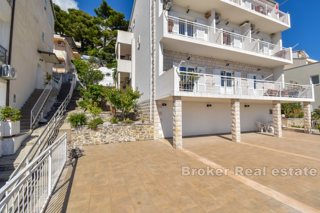 Palazzina commerciale con bella vista e vicino al mare