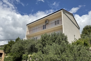 Casa unifamiliare con garage in un'oasi di pace