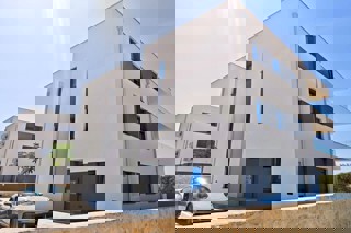 Nuovo edificio - appartamento con vista sul mare e due posti auto