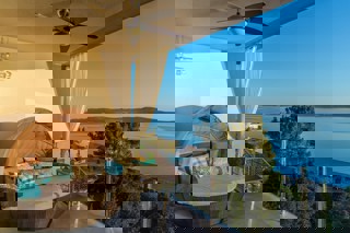 Attico di lusso con vista mare, vicino alla spiaggia