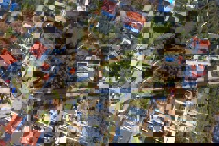 Terreno con progetto per tre ville moderne con vista