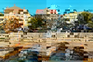 Palazzina in prima fila sul mare