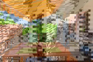 Appartamento con due camere da letto con giardino e vista mare