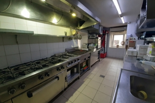 Attraente ristorante di 66 m² in centro città con ampia terrazza