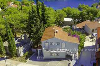 Casa in una bella baia, con vista sul mare, in vendita