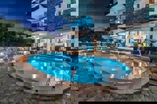 Villa di lusso con piscina e terrazza panoramica