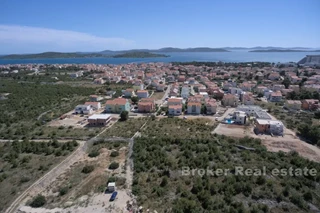 Ampio terreno edificabile con vista mare