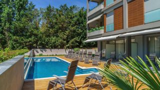 Hotel moderno con 11 camere e piscina all'aperto