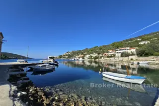 Casa in prima fila sul mare con due appartamenti