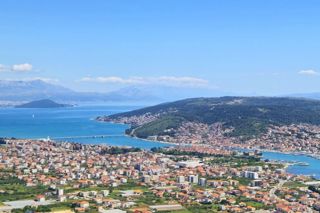 Attico con tre camere da letto in un nuovo edificio