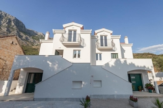Villa moderna in posizione tranquilla con vista mare