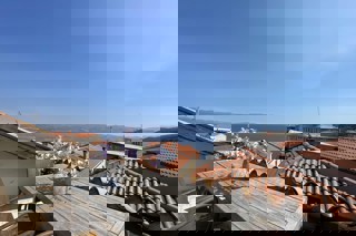 Casa in pietra in centro con vista mare