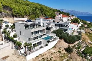Villa moderna con vista panoramica sul mare