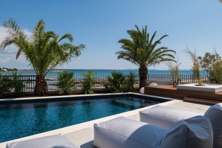 Villa di lusso con piscina in prima fila sul mare