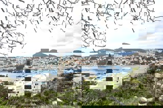 Casa con due appartamenti in posizione tranquilla