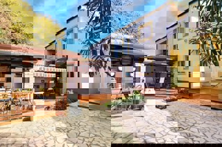 Casa bifamiliare con vista mare non lontano da Parenzo