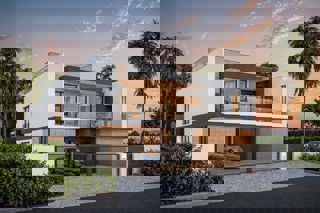 Lussuosa villa moderna vicino al mare, con piscina e terrazza panoramica