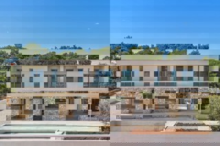 Villa moderna in posizione tranquilla con vista mare aperto