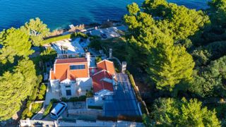 Villa unica in prima fila sul mare