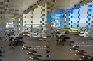 Spazioso appartamento con vista mare