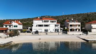 Bellissima villa in prima fila sul mare