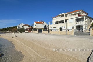 Bellissima villa in prima fila sul mare