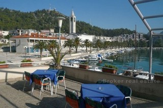 Hotel nel porto sportivo, in vendita