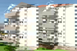 Moderno appartamento in un nuovo edificio con vista mare