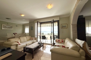Ampio appartamento con vista mare