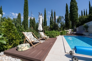 Villa moderna con piscina