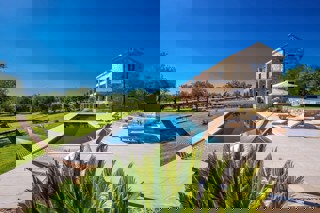 Villa di lusso con campo da tennis