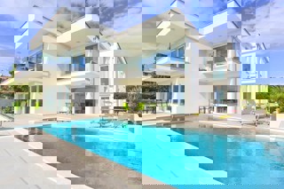 Villa con quattro appartamenti e vista mare