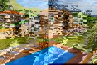 Autentica casa in pietra istriana con piscina e ampio giardino