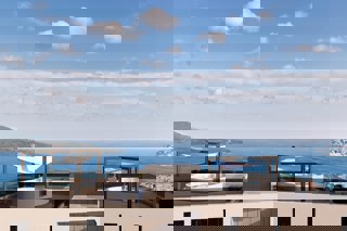 Attico in un nuovo edificio con vista mare