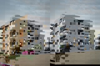 Moderno appartamento con tre camere da letto in un nuovo edificio