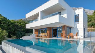 Villa di nuova costruzione con piscina