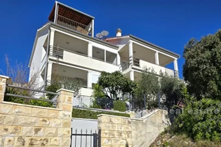 Casa indipendente con vista mare