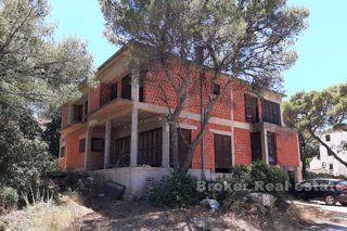 Palazzina al grezzo in prima fila dal mare