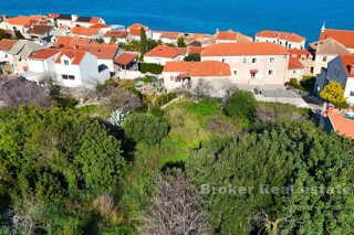 Terreno edificabile vicino al mare e al centro del paese