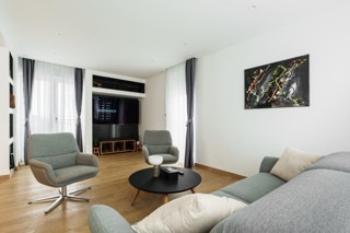 Lussuoso appartamento con tre camere da letto e vista mare