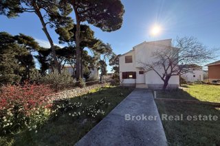 Casa nel centro della città con vista parziale sul mare