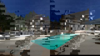 Villa esclusiva con piscina e vista mare