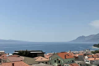 Lussuoso appartamento duplex in un nuovo edificio con vista mare