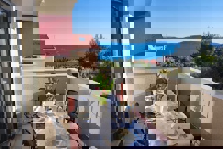 Moderno appartamento con due camere da letto e vista mare