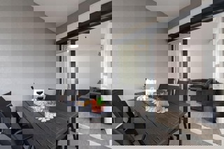 Appartamento con tre camere da letto e vista mare