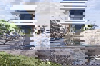 Villa moderna con vista mare e ampia terrazza