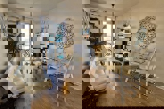 Appartamento con due camere da letto arredato in stile moderno con vista mare