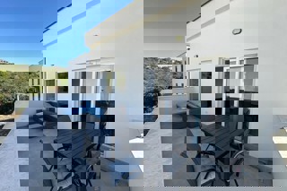 Moderno appartamento con due camere da letto in un edificio di nuova costruzione